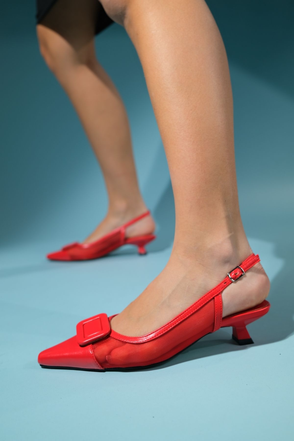 luvishoes AMORA Kırmızı Tokalı Kadın Kısa Topuklu Ayakkabı