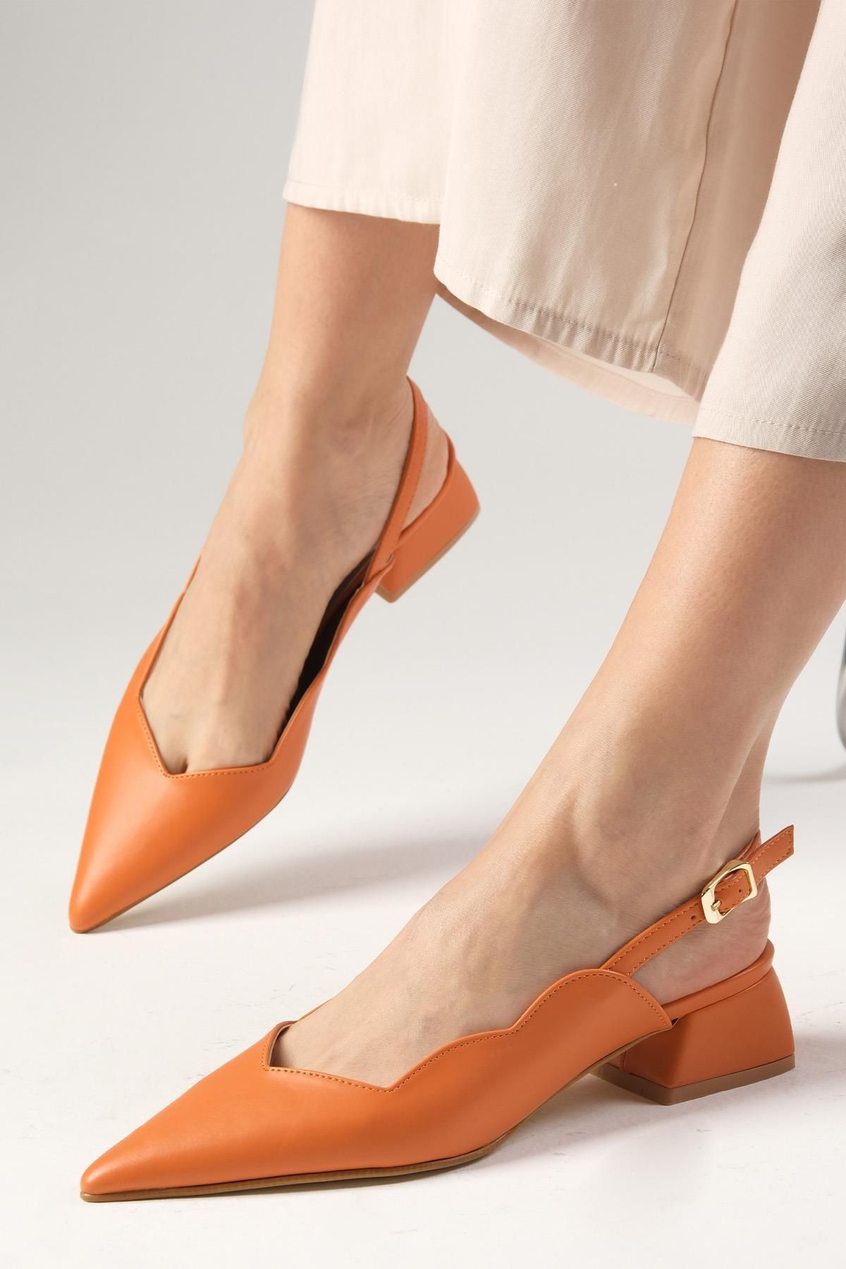 Mio Gusto Marsha Turuncu Renk Arkası Açık Yandan Tokalı Kısa Topuklu Kadın Ayakkabı
