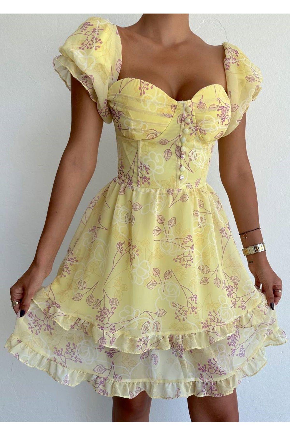 lovebox Kadın Çiçek Baskılı Şifon Kumaş Prenses Kol Degaje Yaka Eteği Katlı Sarı Mini Abiye Elbise 094