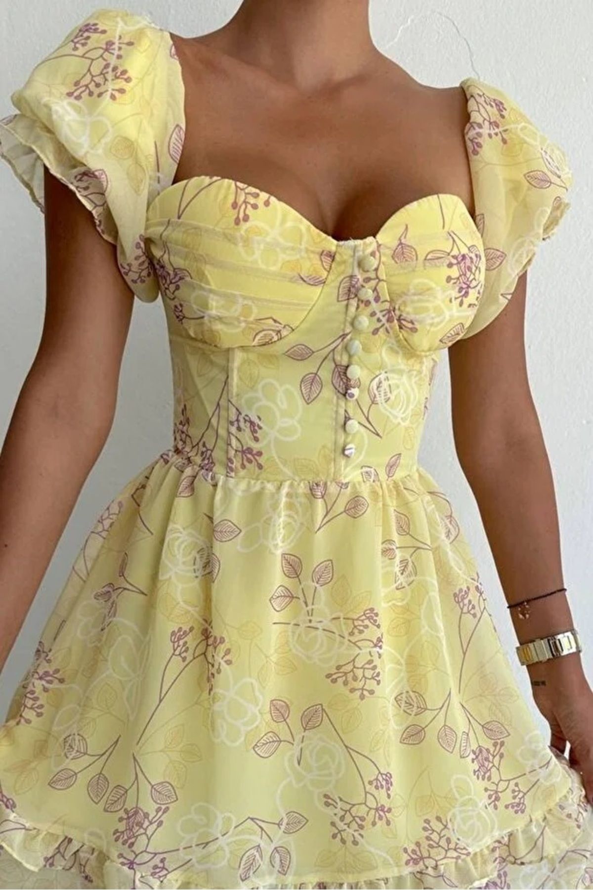 WOMAN VISION Kadın Sarı Çiçek Baskılı Şifon Kumaş Prenses Kol Degaje Yaka Eteği Katlı Mini Elbise 094