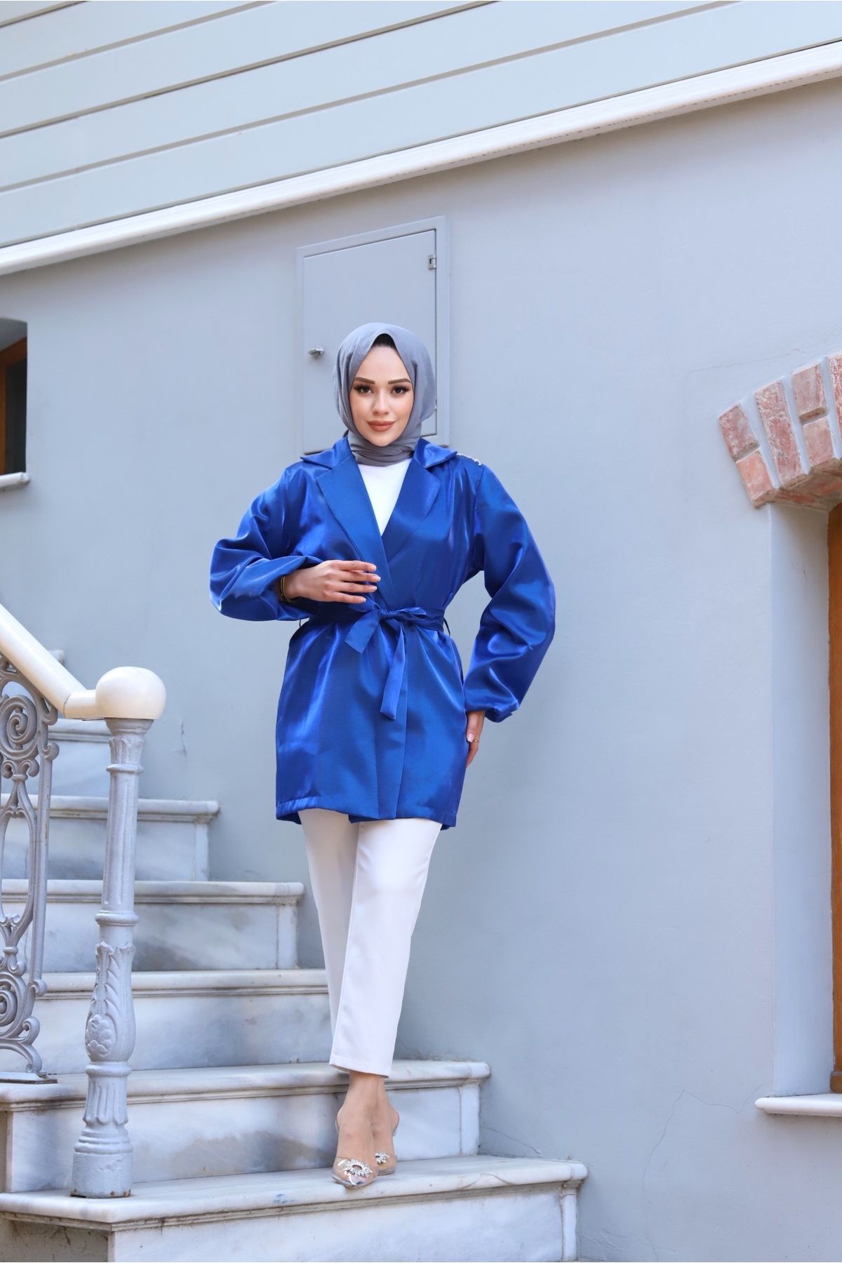 Bayanca Moda Kadın Omuz Taş Detay Parlak Tafta Kuşaklı  Ceket