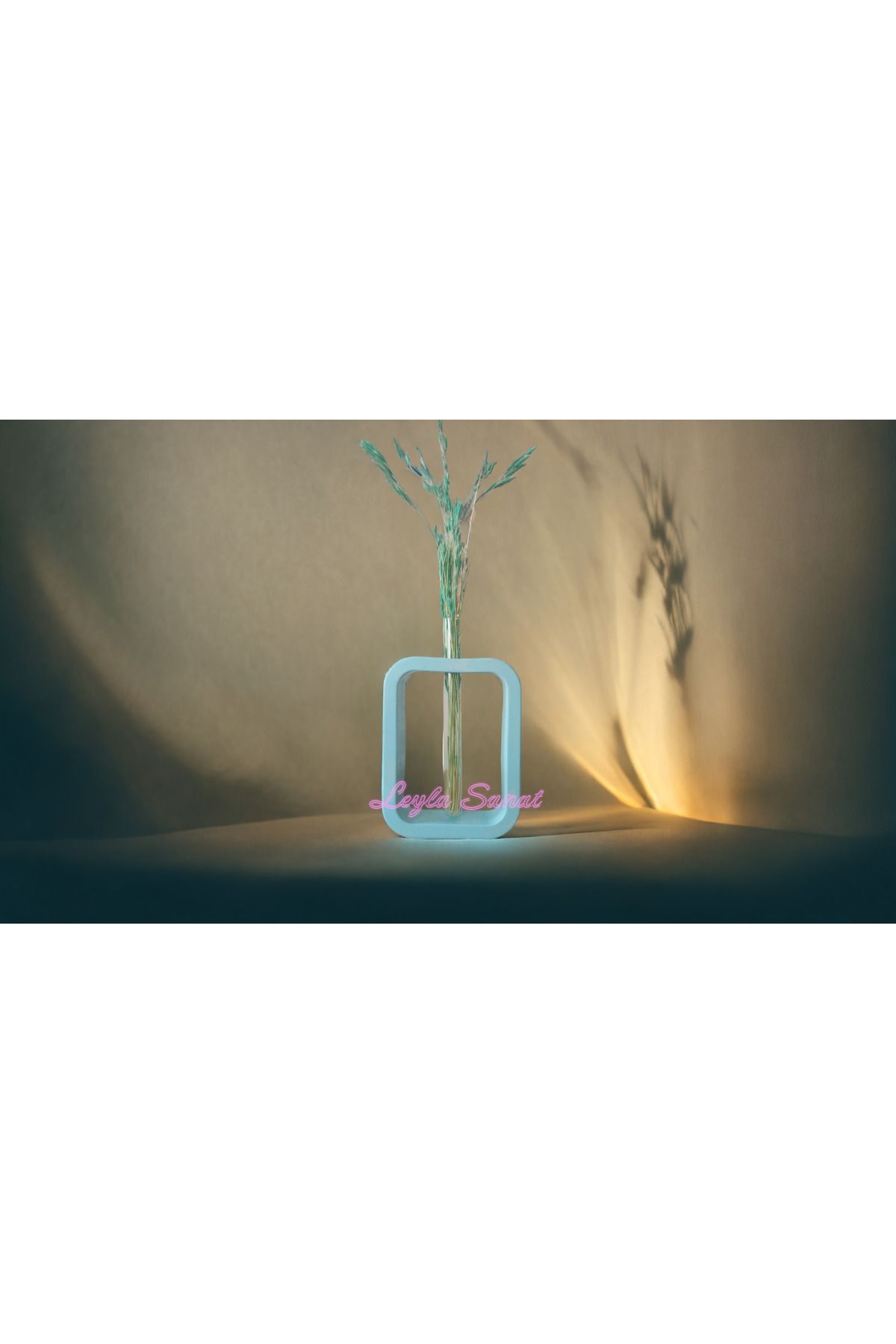 Leyla Sanat Dekoratif  kare cam tüplü vazo (Bebek mavisi)