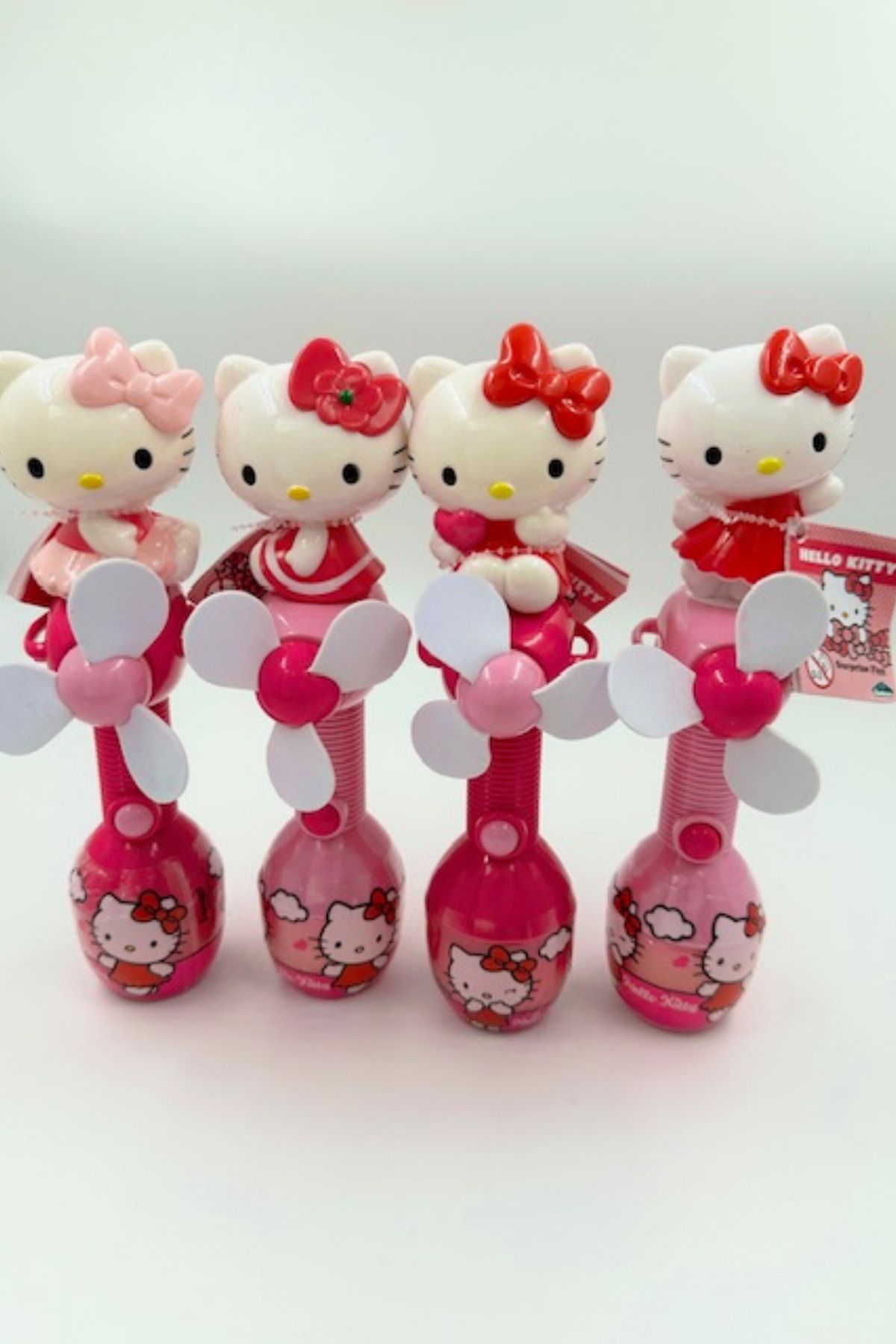 Hello Kitty Surprise Fan Lisanslı Şekerleme Oyuncak X 4 Avantaj Paket - Otomatik Fan