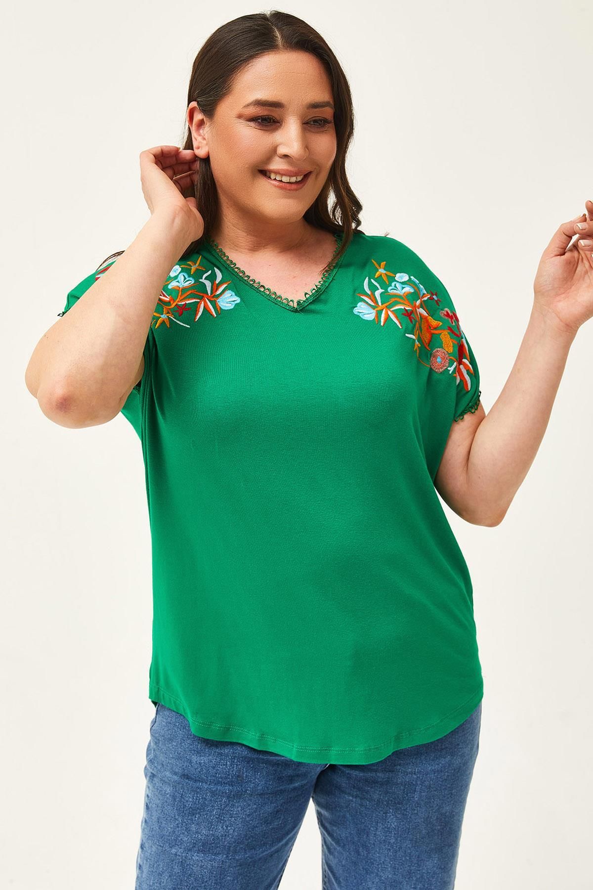 Ebsumu Kadın Büyük Beden Çiçek Nakışlı Yeşil Bluz