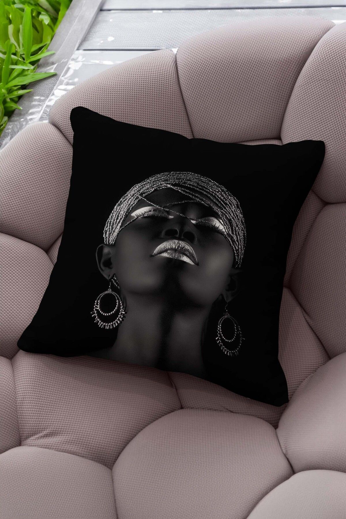 Royalte Zenci Kız Siyahi Kadın Gümüş Desenli Dijital Baskılı Kırlent Yastık Kılıfı