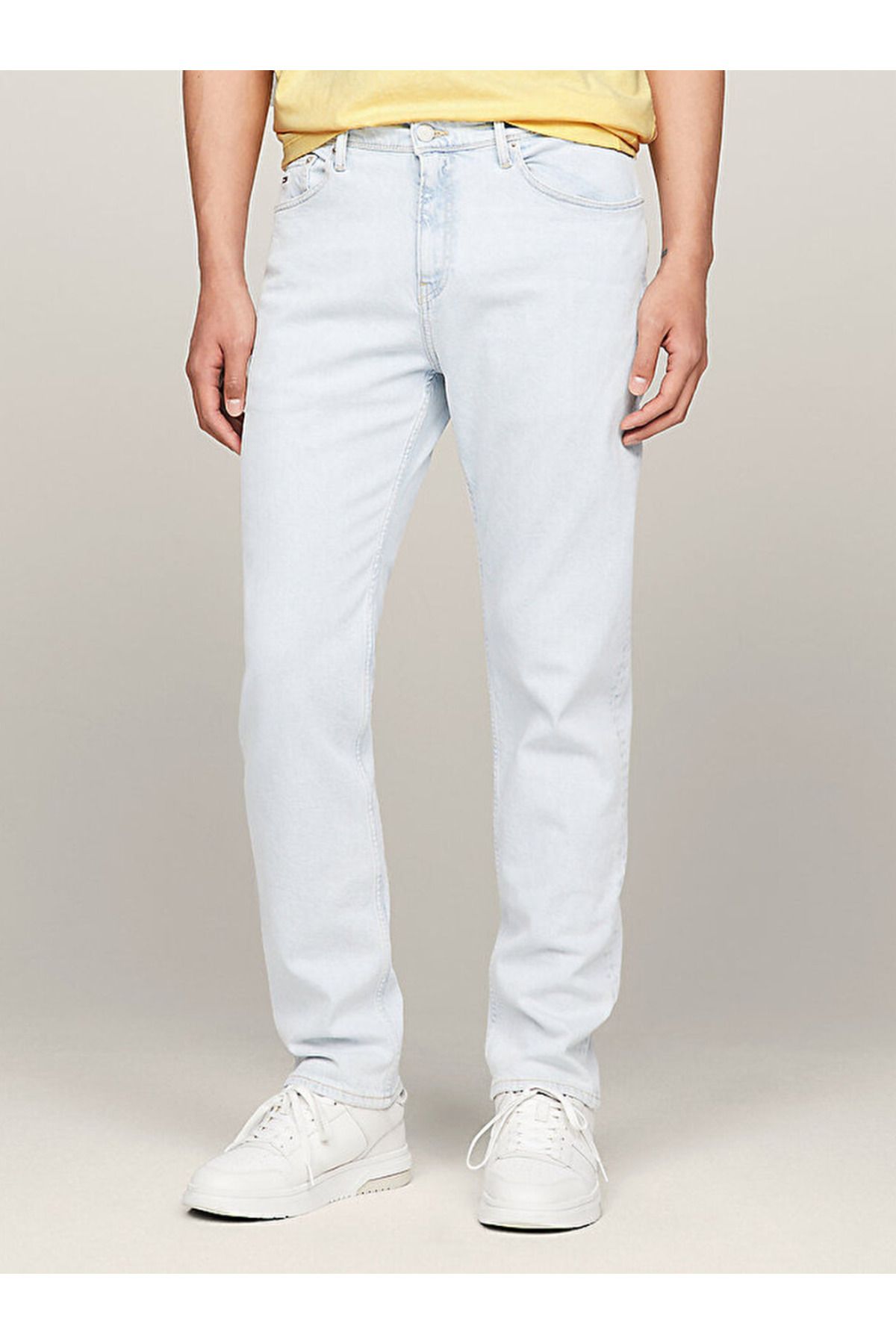 Tommy Hilfiger Ethan Relaxed Straight Light Wash Jeans