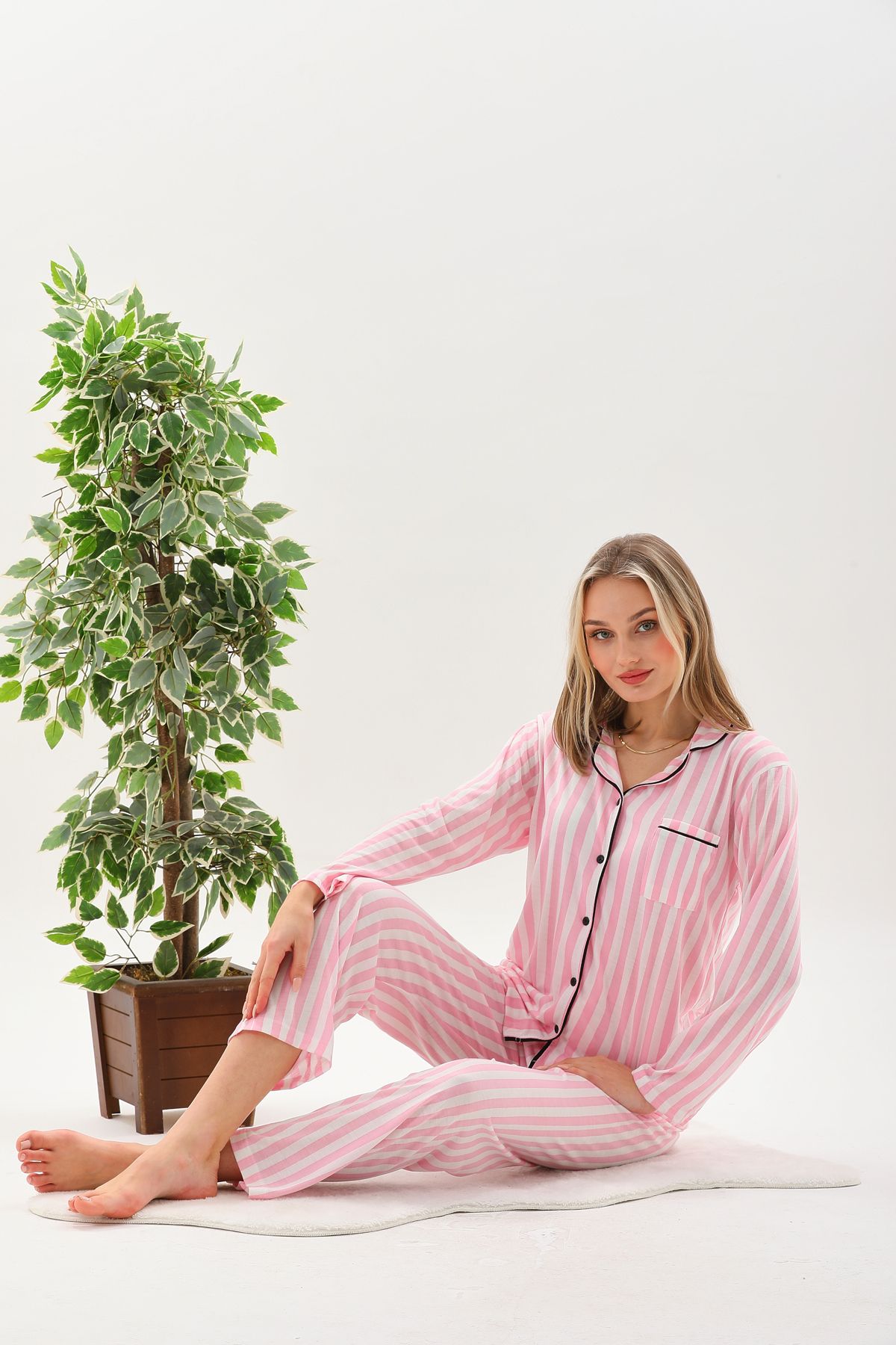 Arvin Pijama Pembe Beyaz Çizgili Düğmeli Biyeli Bambu Pijama Takımı