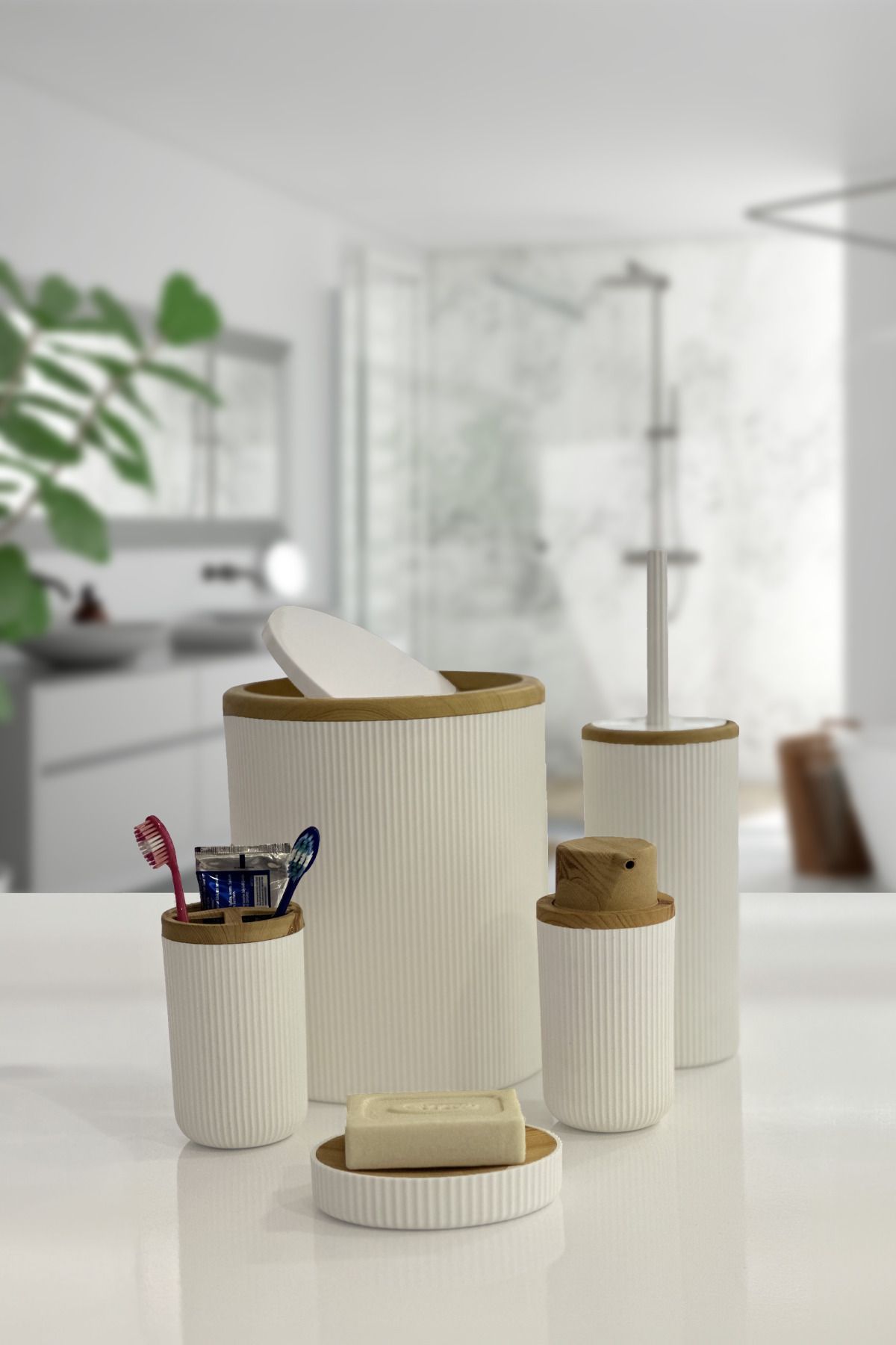 BİLTAŞ PLASTİK Auaro 5 Parça Beyaz Çizgili Bambu Kapaklı Yuvarlak 5'li Banyo Seti