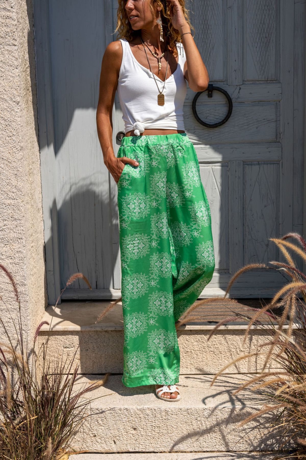 Güneşkızı Kadın Yeşil Saten Etnik Desenli Beli Lastikli Salaş Pantolon Bst3243