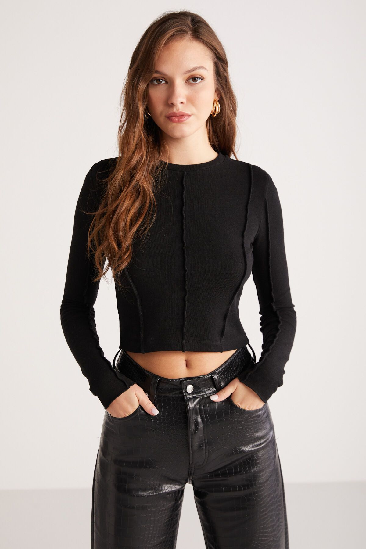 ETHIQUET Magdalena Kadın Triko Görünümlü Nervür Detaylı Yuvarlak Yaka Crop Siyah Bluz