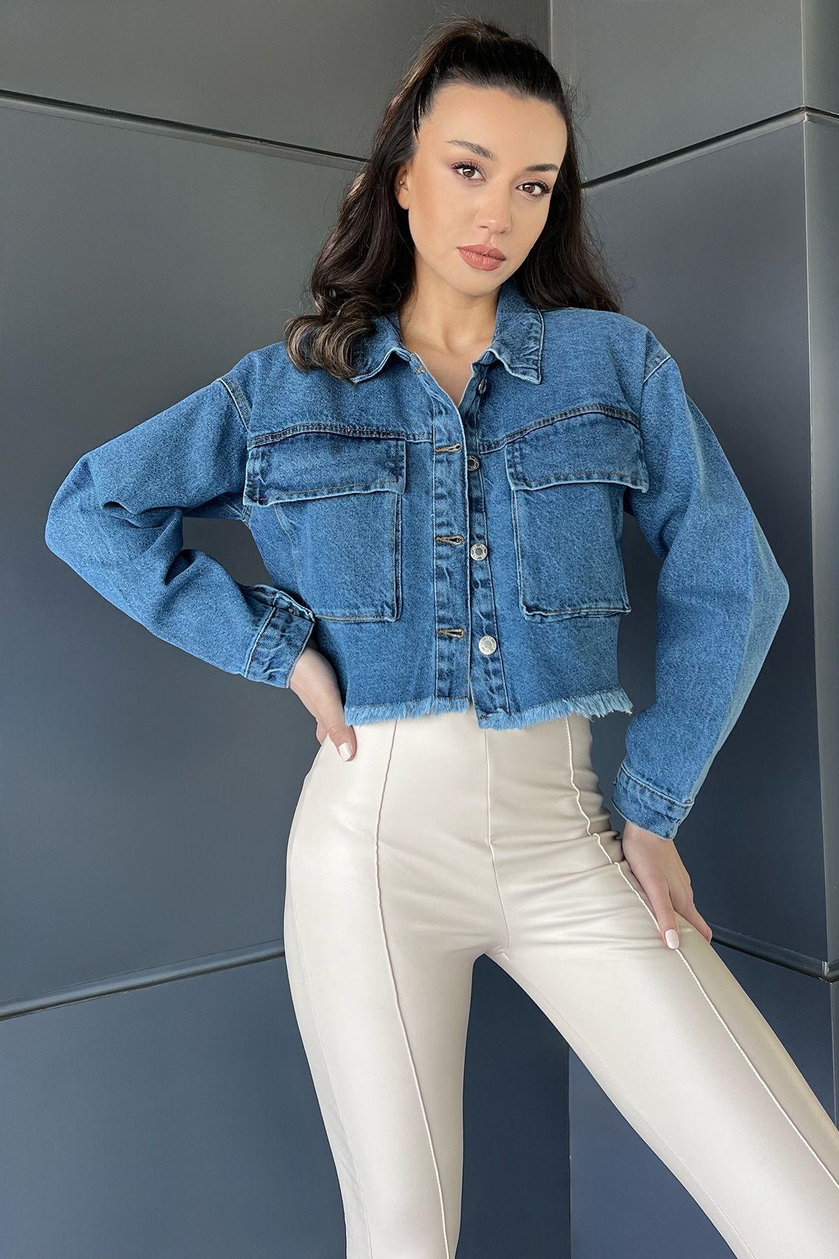 Julude Lacivert Çift Cepli Bitiş Püskül Detaylı Kadın Crop Top Jean Kot Ceket