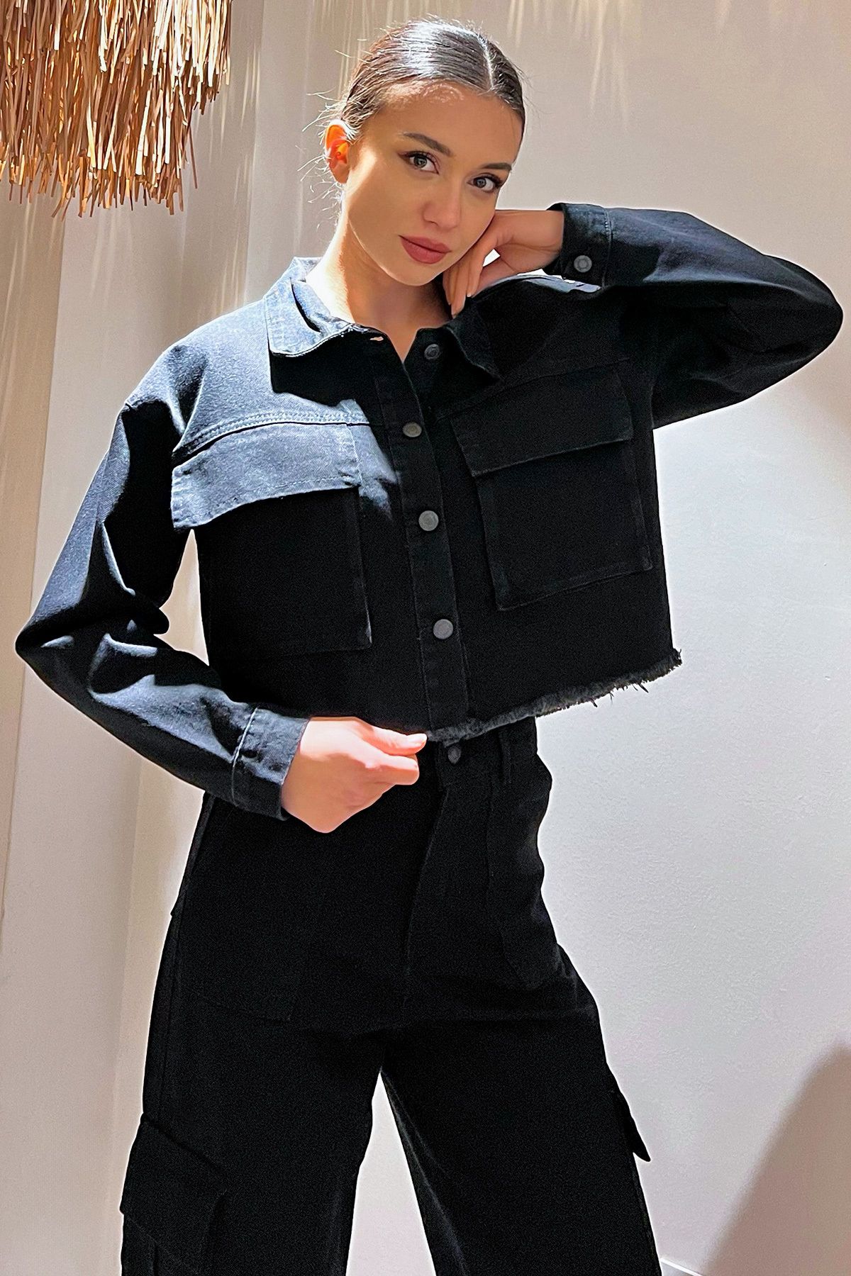 Julude Siyah Çift Cepli Bitiş Püskül Detaylı Kadın Crop Top Jean Kot Ceket