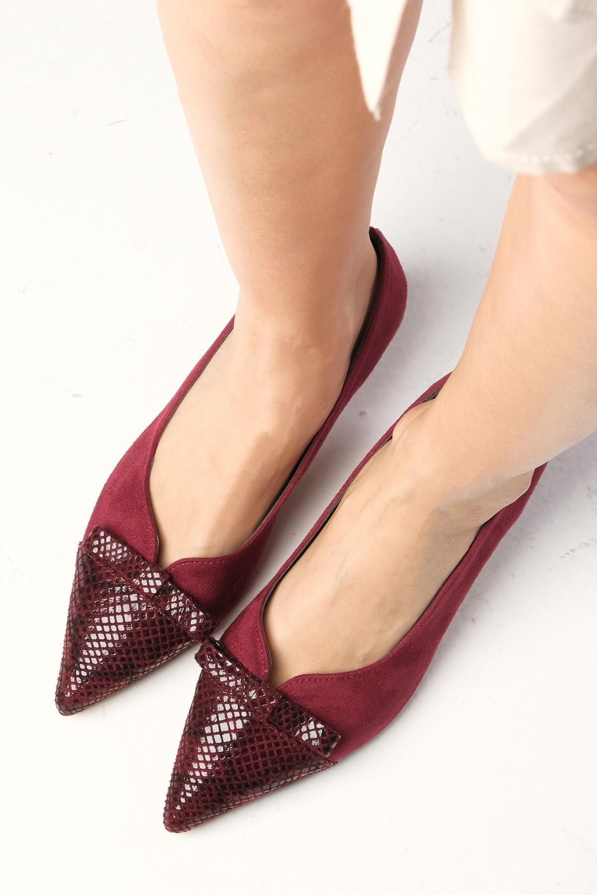 Mio Gusto Pia Bordo Renk Yılan Derisi Ve Süet Kombinasyonlu Kadın Kısa Topuklu Ayakkabı