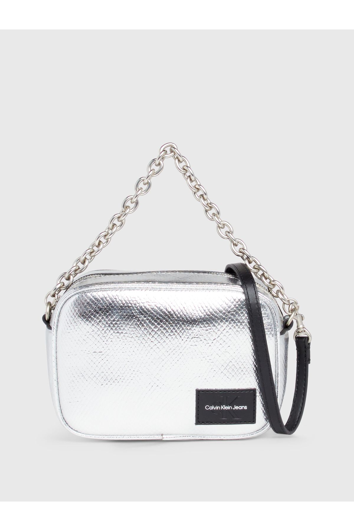 Calvin Klein Kadın Marka Logolu Ayarlanabilir Omuz Askılı  Şık Görünüşlü Gündelik Kullanıma Uygun Gümüş Omuz Çant