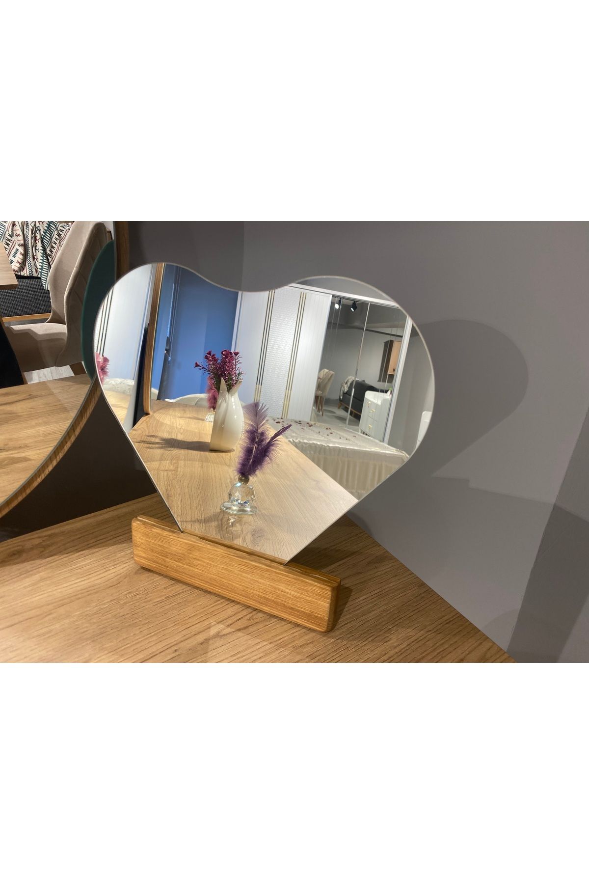 wodelia Kalp Şeklinde Doğal Ahşap Standlı Ofis Yatak Odası Masa Üstü Makyaj Aynası 25x30 Cm Açık ceviz