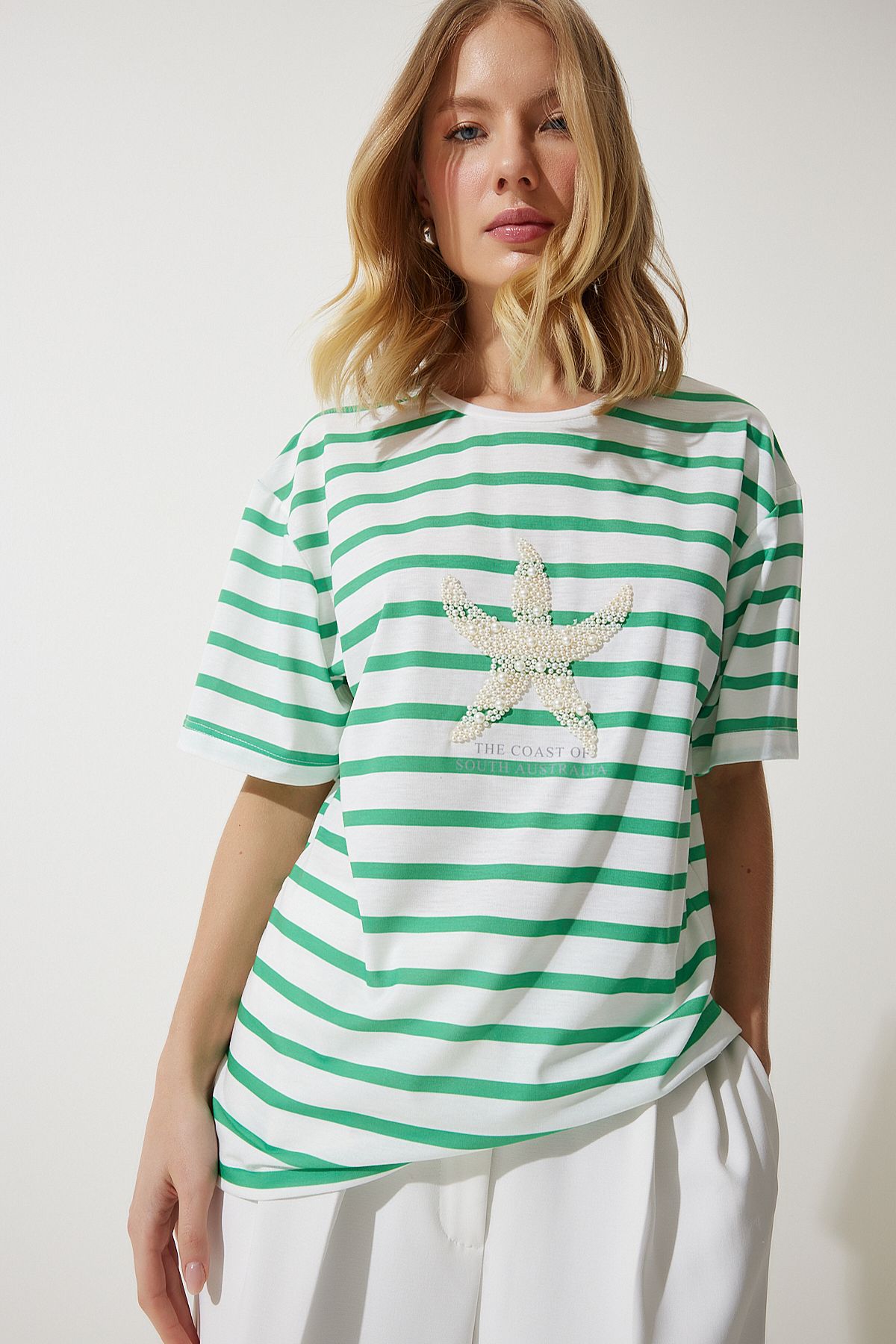 Happiness İstanbul Kadın Yeşil Beyaz Çizgili Yıldız İnci İşlemeli Oversize Örme T-Shirt PB00023
