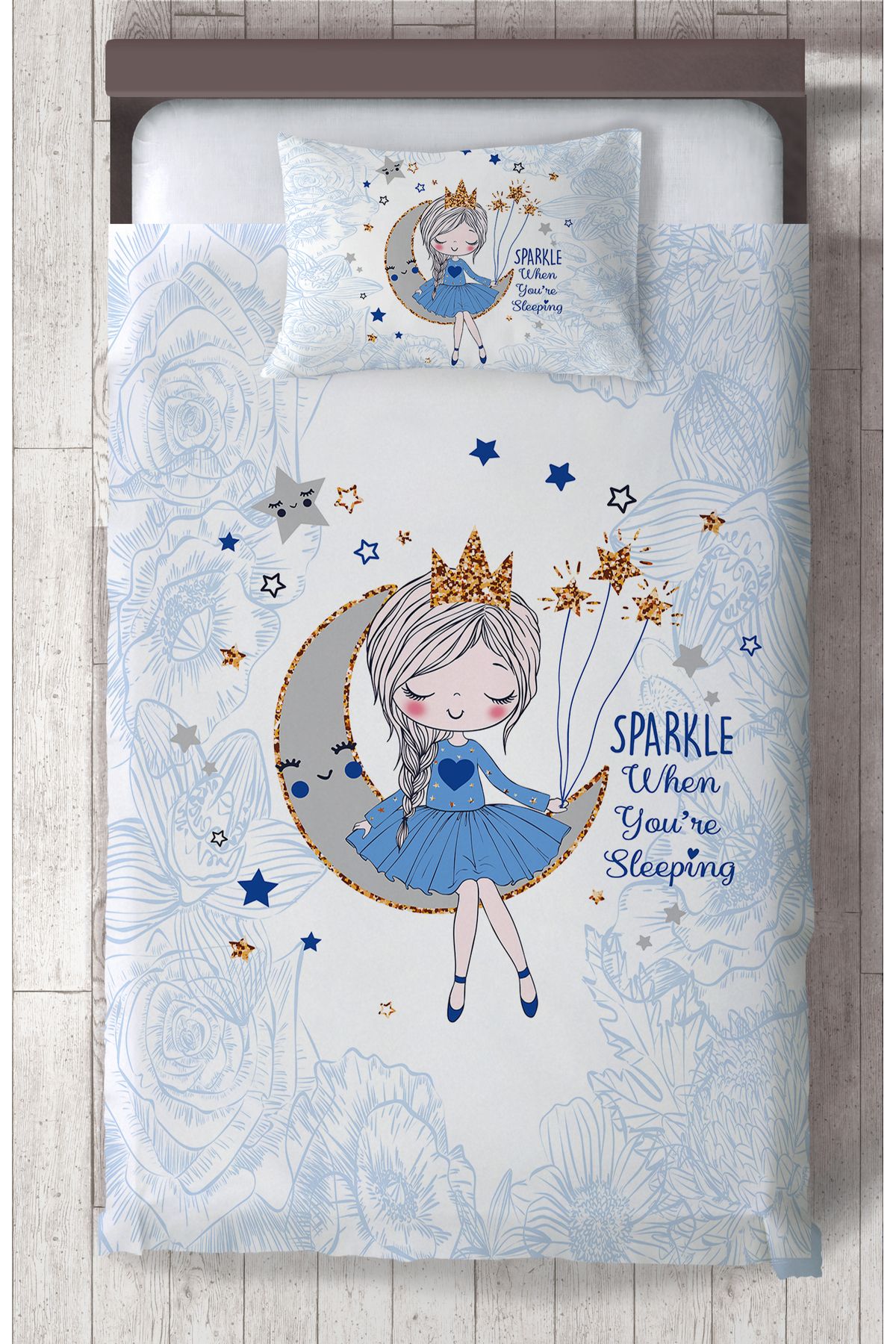 MASAL ODAM BEBEK VE ÇOCUK ODASI Ayda Oturan Kız Desenli Mavi Motifli Yatak Örtüsü