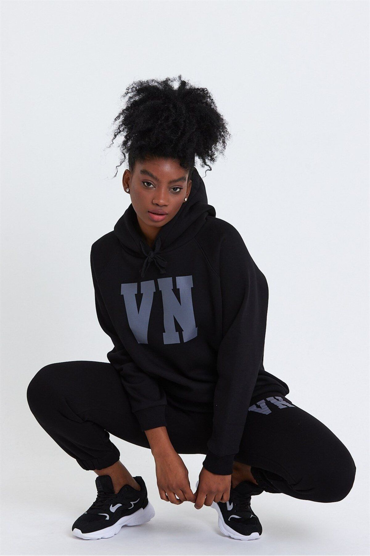 VENA Kadın Siyah Logo Baskılı Kapüşonlu Oversize Sweatshirt