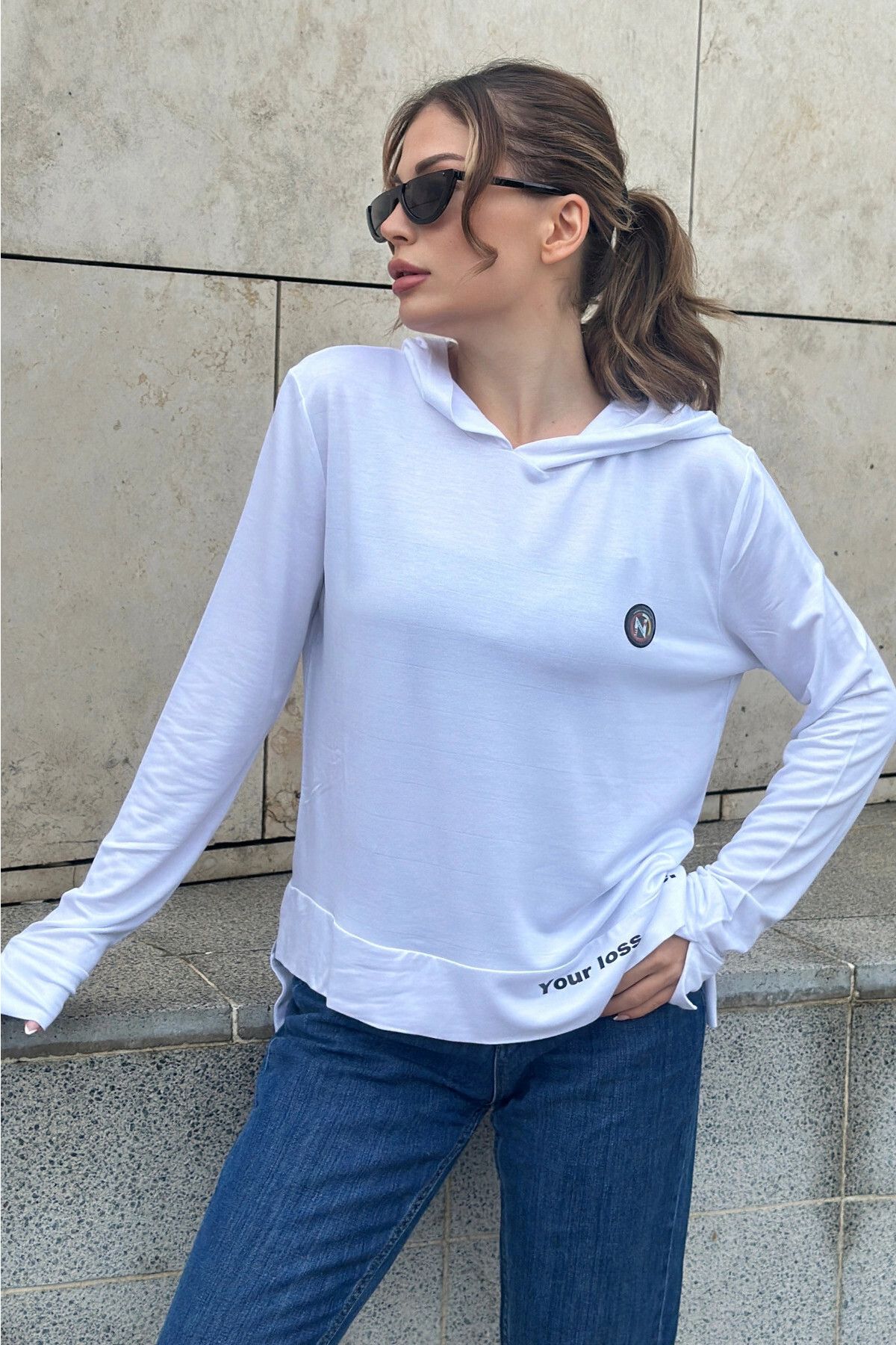 New Laviva Kadın Beyaz Uzun Kol, Yırtmaç Detaylı, Arma Ve Yazı Detaylı, Kapüşonlu Sweatshirt Bluz