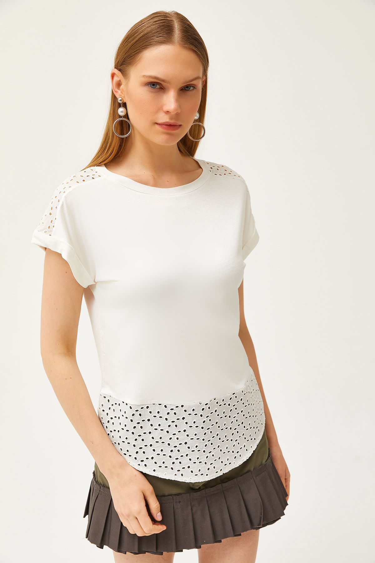 Olalook Kadın Beyaz Güpür Detaylı T-shirt TSH-19000190