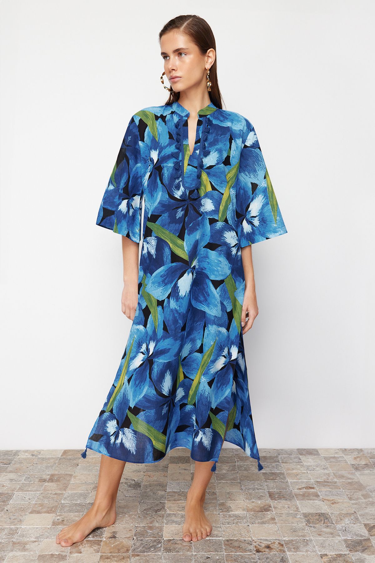 TRENDYOLMİLLA Mavi-Yeşil Çiçek Desenli Maxi Dokuma Kimono&Kaftan TBESS20KM0024
