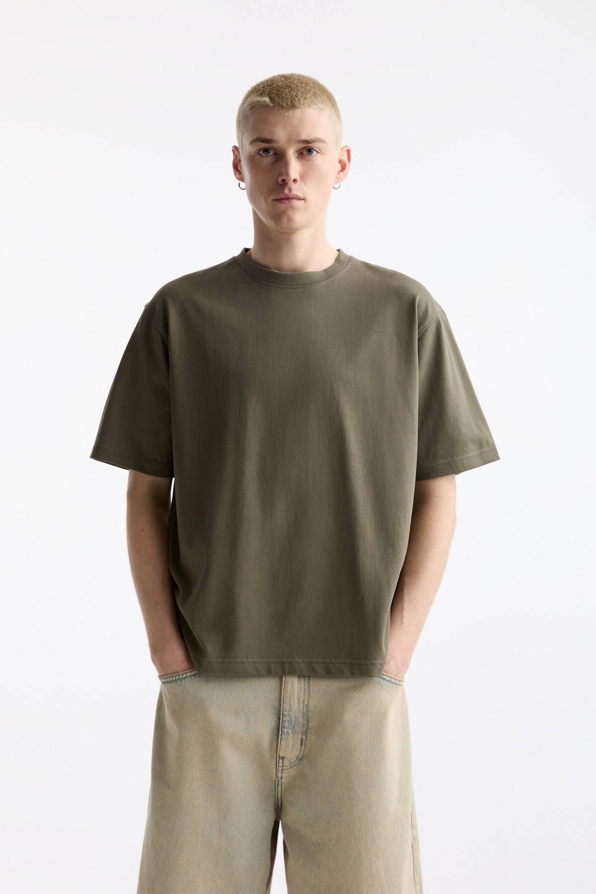 Pull & Bear Soluk efektli ve kısa kollu basic t-shirt