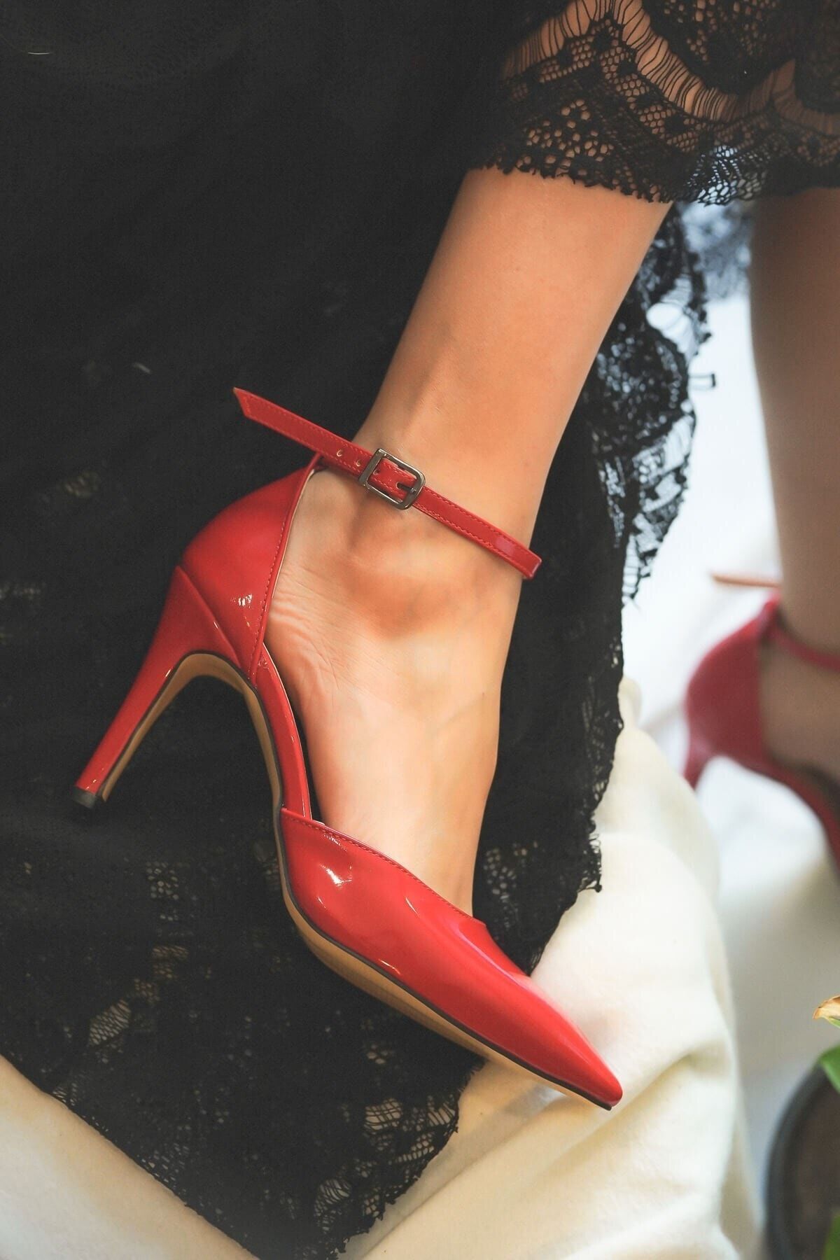 DİVOLYA Kadın Kırmızı Sivri Burun Topuklu Ayakkabı