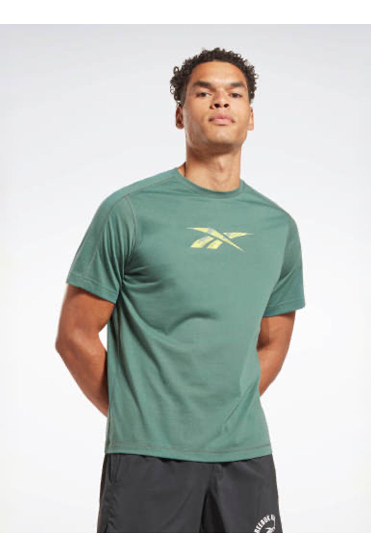 Reebok Ht1707 Traın Speedwıck Gfx Yeşil Erkek Yuvarlak Yaka Standart Fit T-shirt