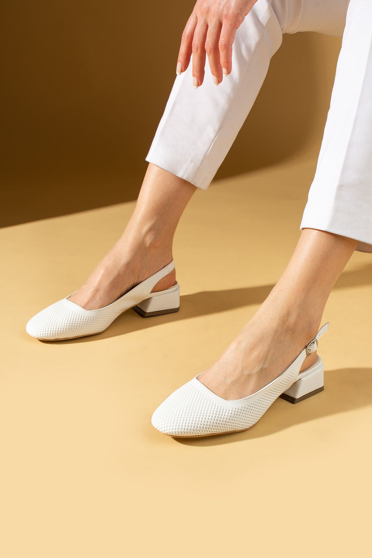 Pembe Potin Kadın Beyaz Rahat Taban Kalıp Kare Burun Klasik Kısa Topuk Ayakkabı