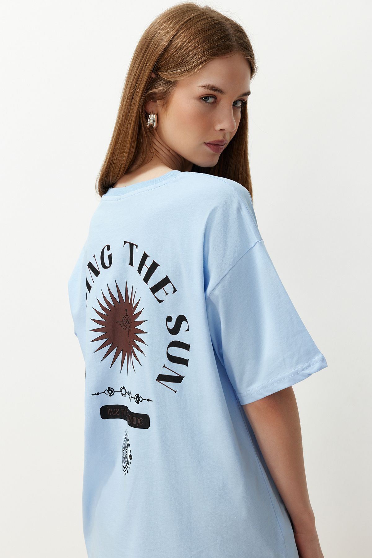TRENDYOLMİLLA Mavi Baskılı Oversize/Geniş Kalıp Örme T-Shirt TWOSS24TS00237