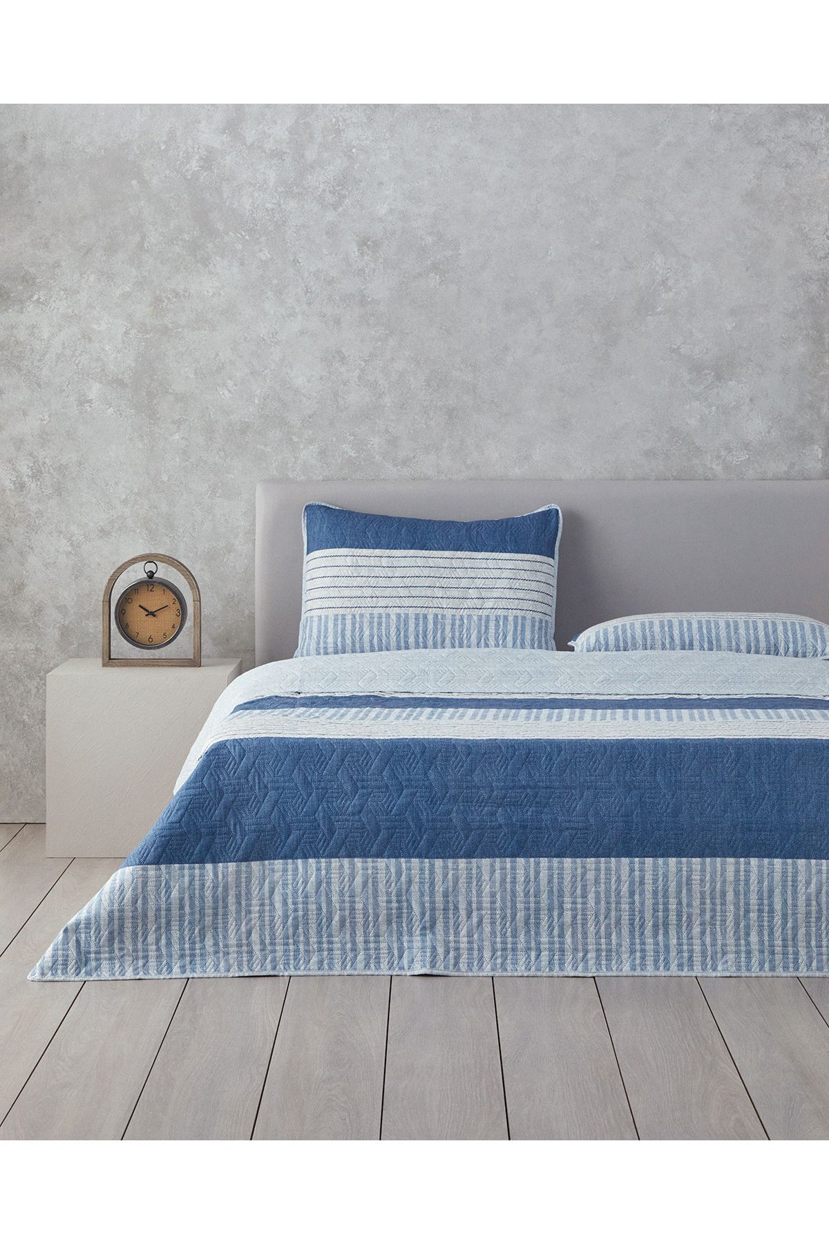 English Home Sleek Stripes King Size Yatak Örtüsü Takımı Mavi