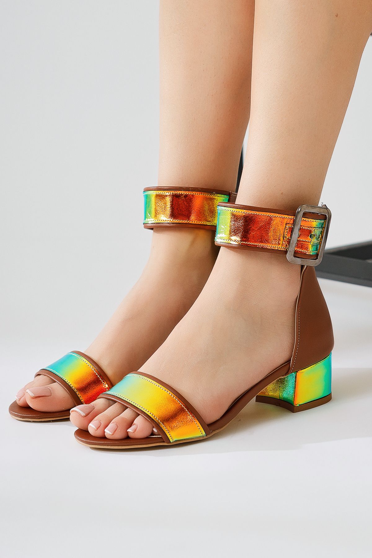 Limoya Ariola Taba Kalın Hologram Bantlı Sandalet