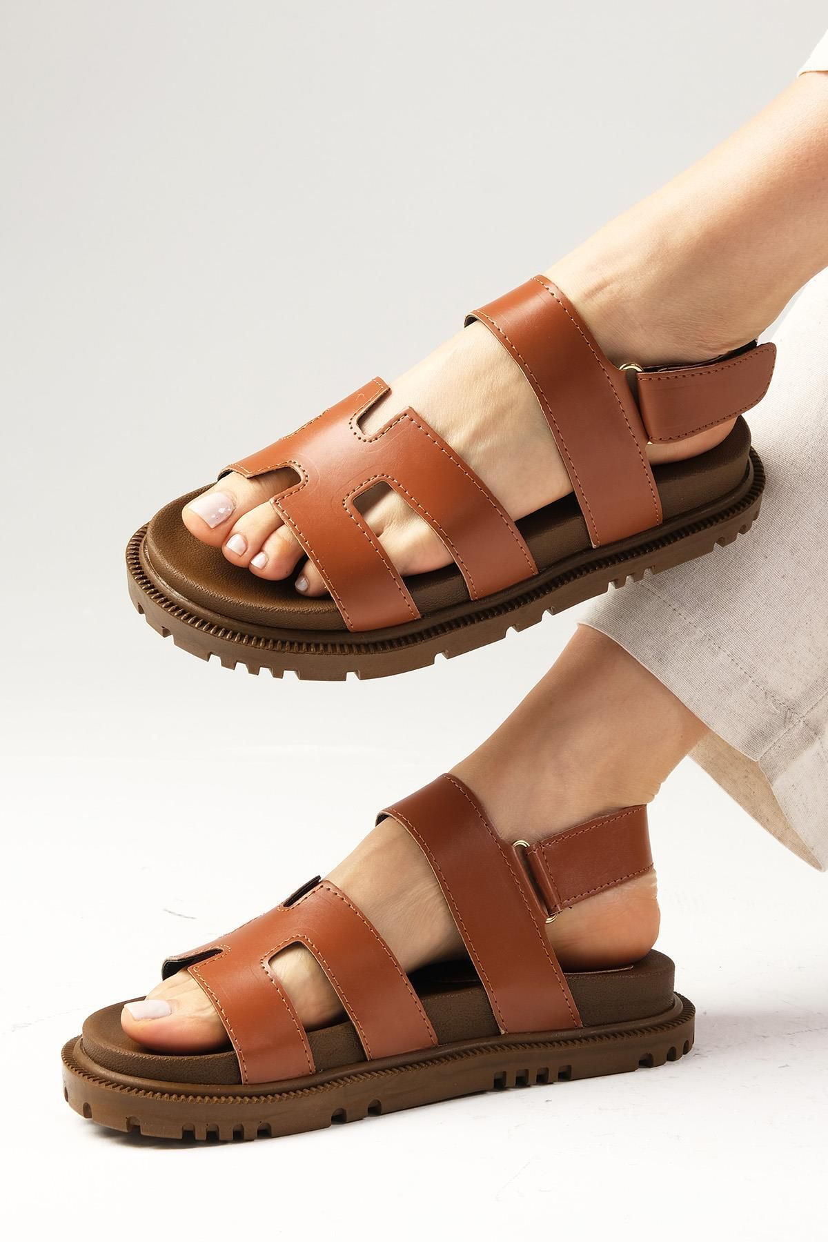 Mio Gusto Gia Taba Renk Cırt Bantlı Kadın Sandalet