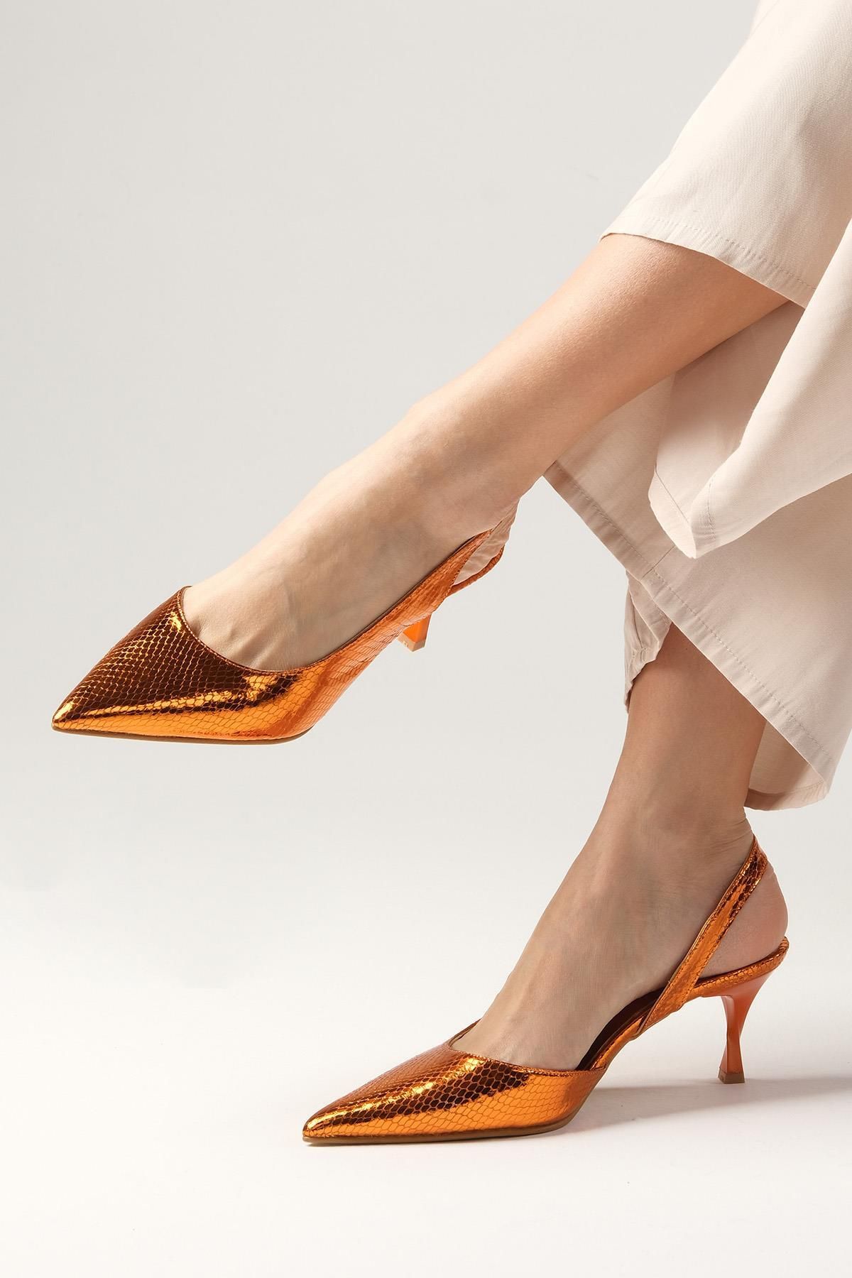 Mio Gusto Clarice Turuncu Renk Yılan Derisi Desenli Kadın Topuklu Ayakkabı