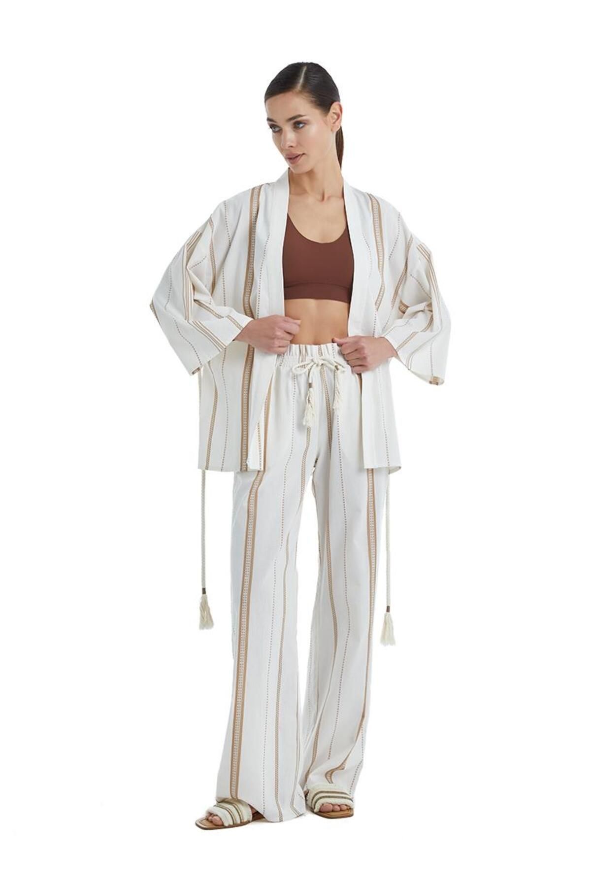 Blackspade Kadın Kimonolu Bej Pijama Takımı C2T0N4O06-