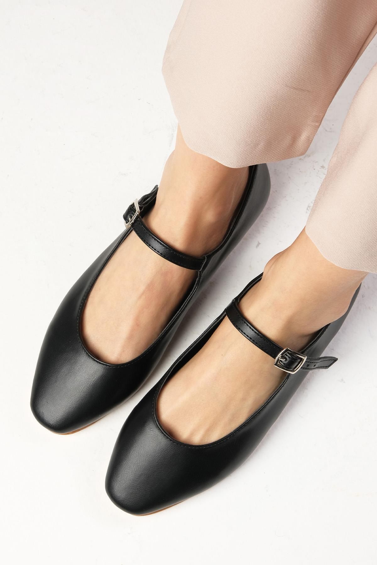 Mio Gusto Gillian Siyah Renk Küt Burunlu Kadın Babet Ayakkabı