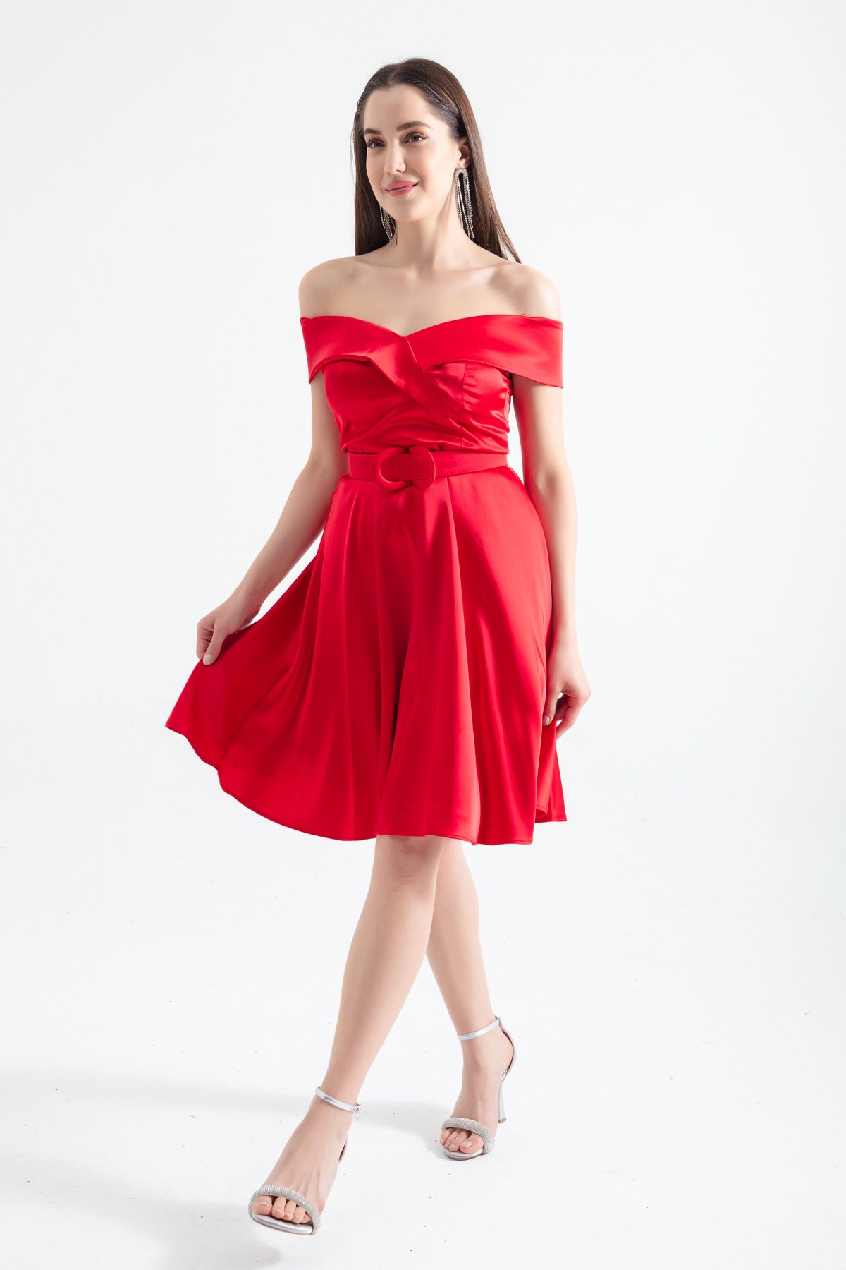 Lafaba Kadın Kırmızı Kayık Yaka Kemerli Saten Abiye Elbise