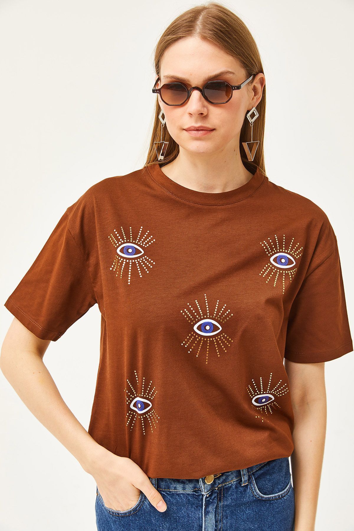 NİCE - Kadın Acı Kahve Göz Baskılı Varak Detaylı Tişört