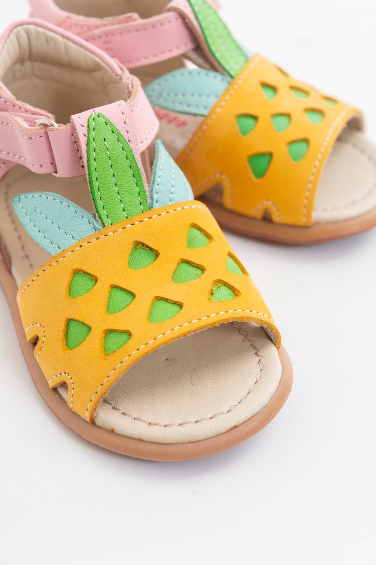 mnpc Kız Çocuk Sarı Deri Ortopedik Destekli Sandalet