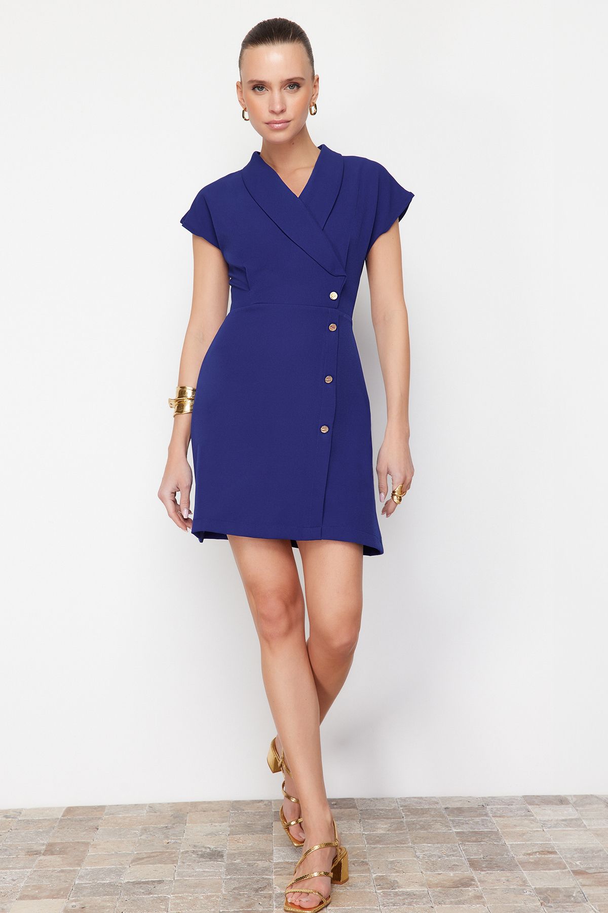 TRENDYOLMİLLA Indigo Kruvaze Form Düğme Detaylı Mini Dokuma Elbise TWOSS24EL00657