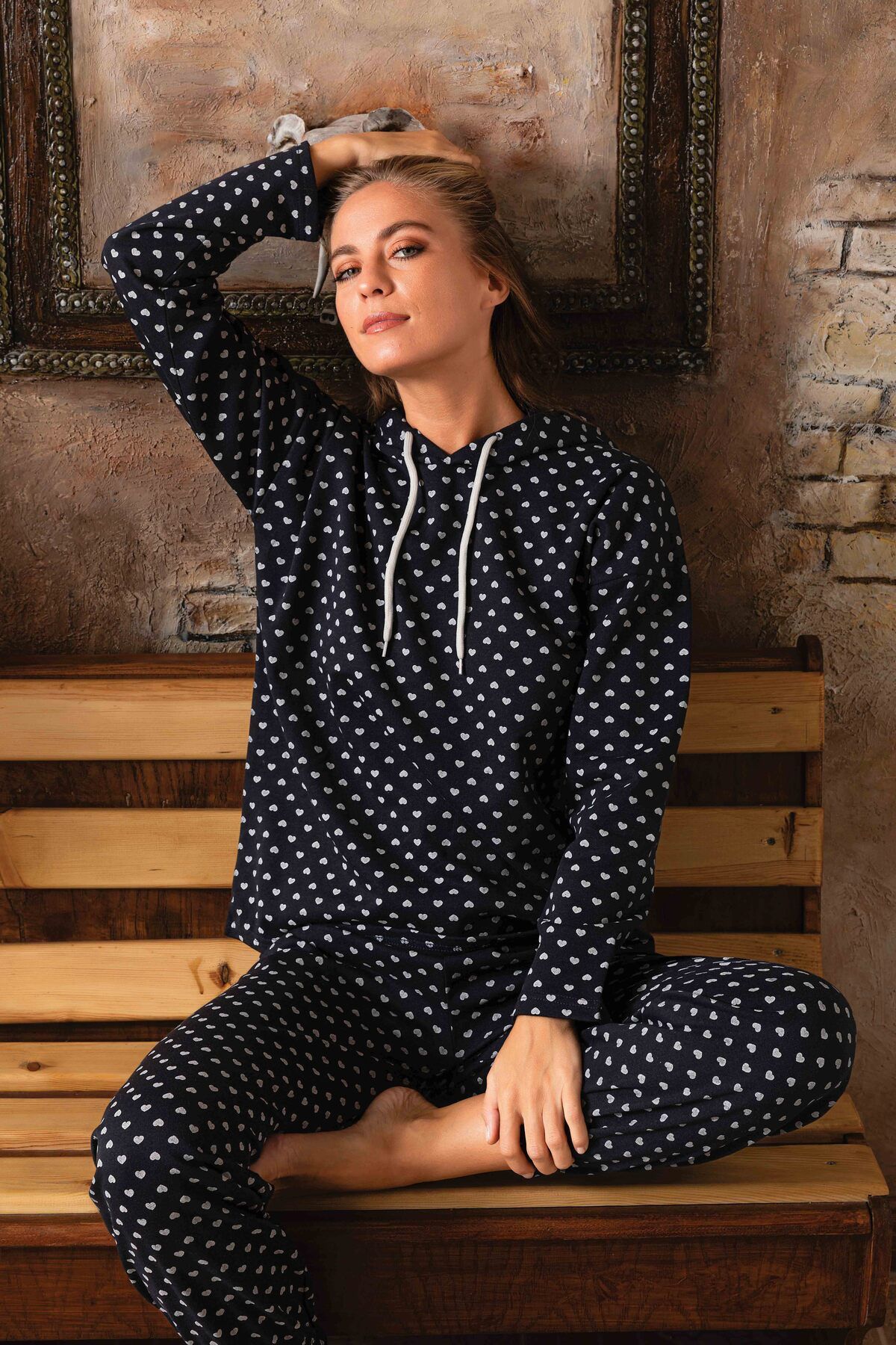 ÖZKAN underwear Ercan P-200-381 Kadın Siyah Kalp Desenli İki İplik Kapüşonlu Uzun Kollu Pijama Takımı
