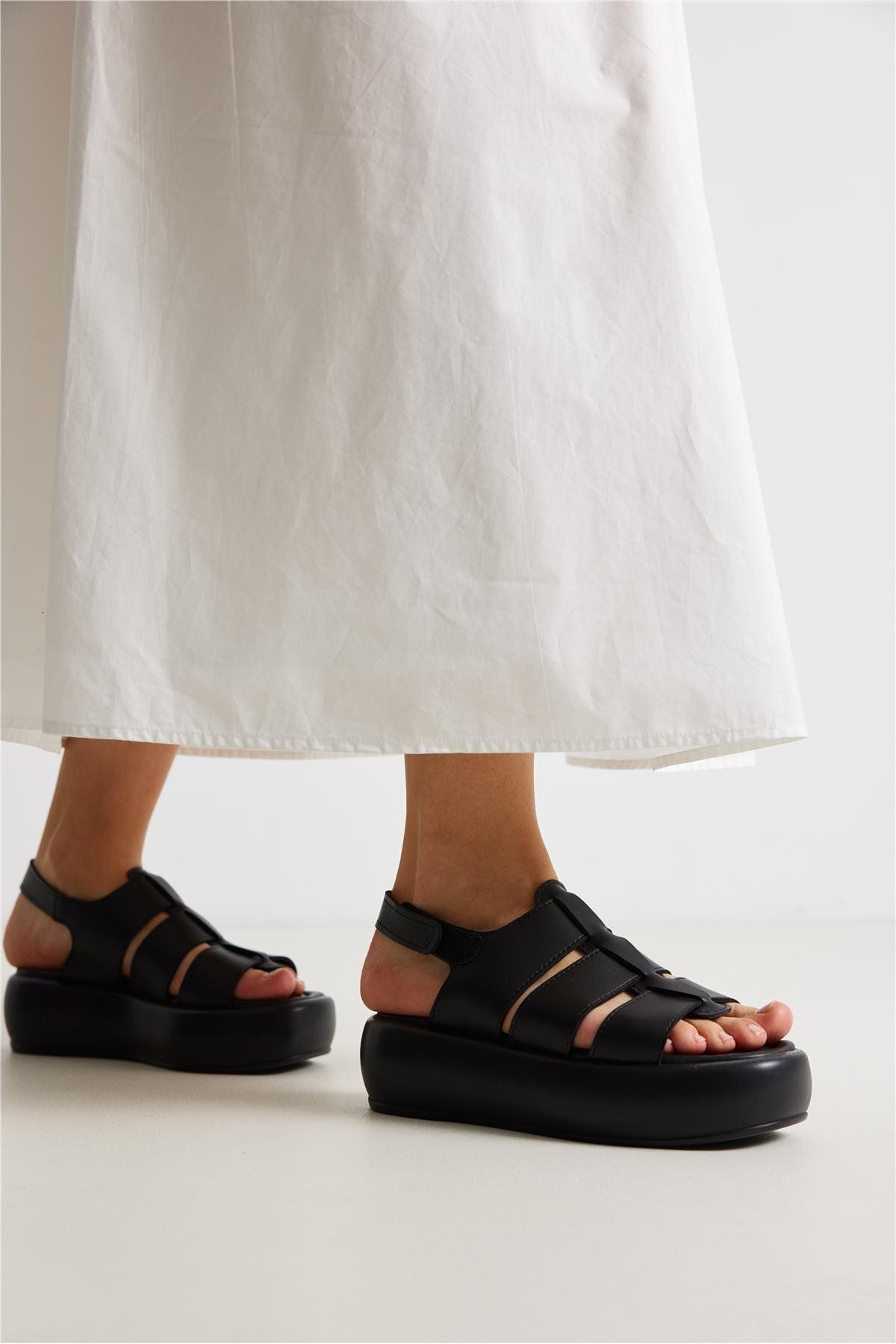 Cömert Ayakkabı Naretha Kadın Günlük Sandalet Siyah