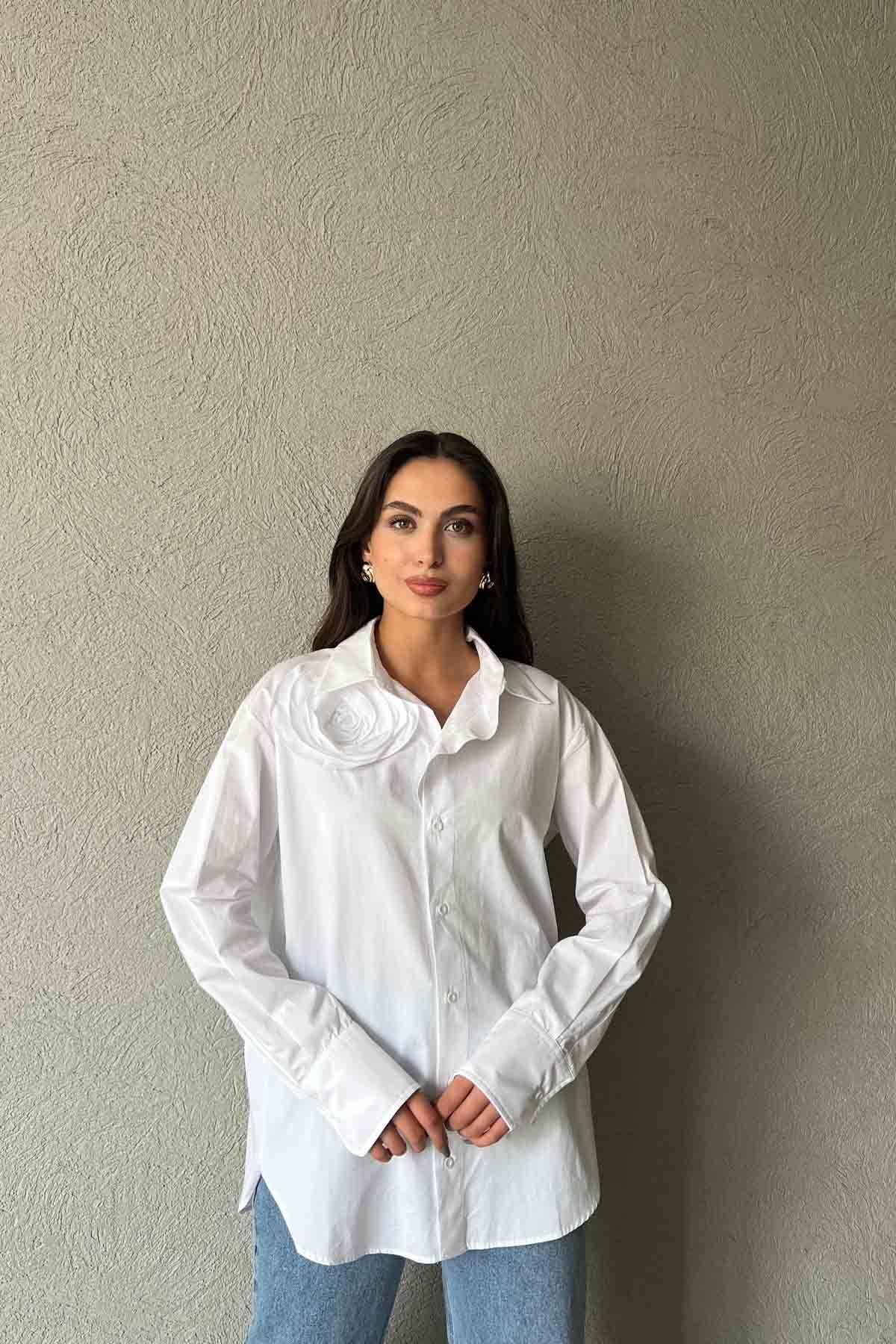 Seda Yalçın Atelier Beyaz  Gül Detaylı Özel Tasarım Gömlek