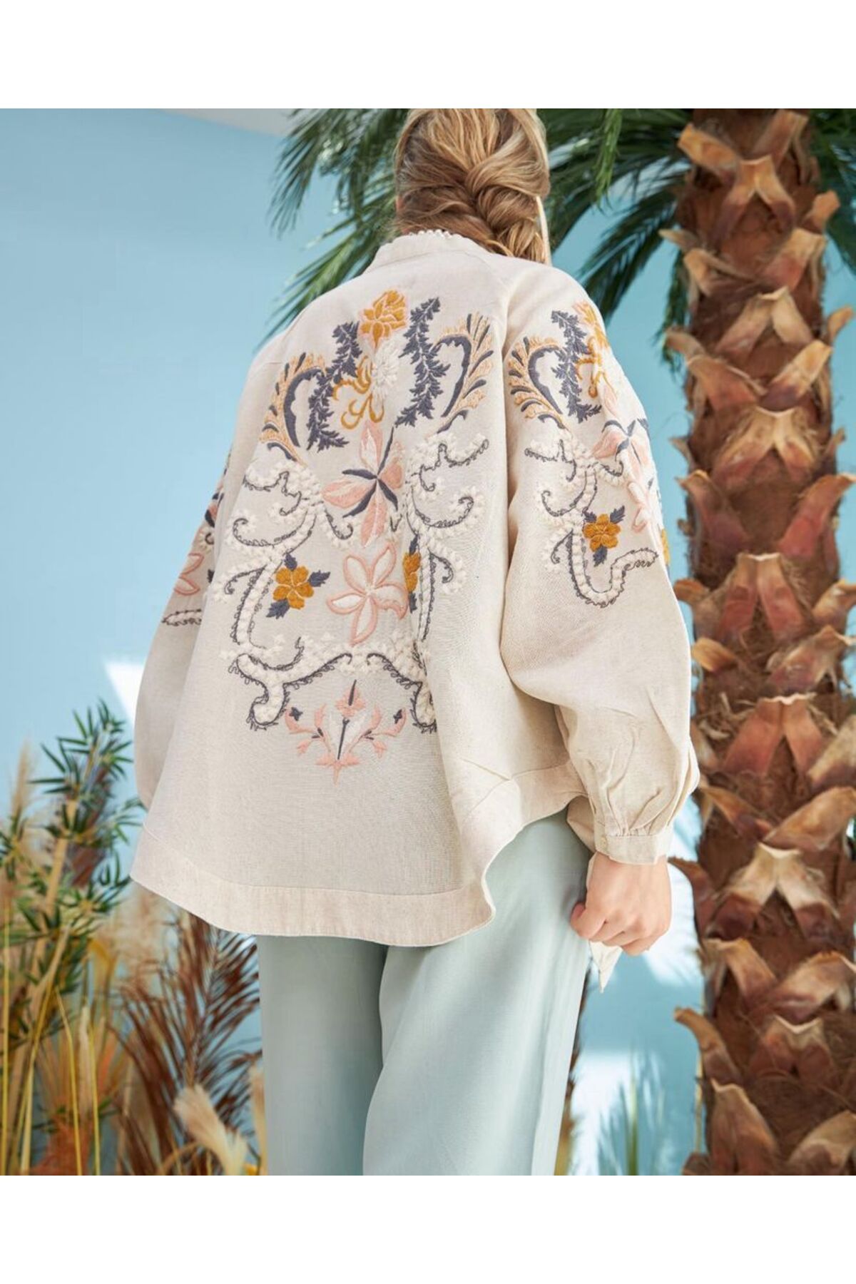 Orfeo Negro Arkası Ve Kolları Çiçek Nakışlı Kimono Ceket