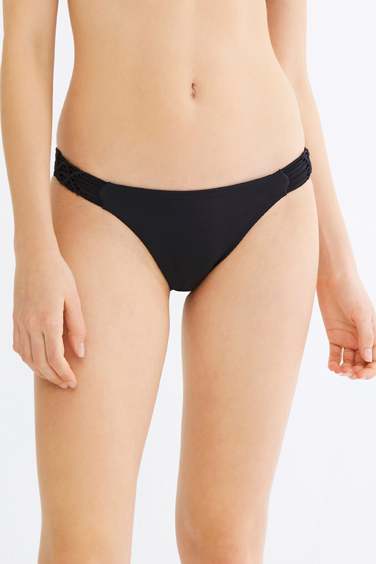 Penti Siyah Basic Kenarları Makrome Detaylı Bikini Altı