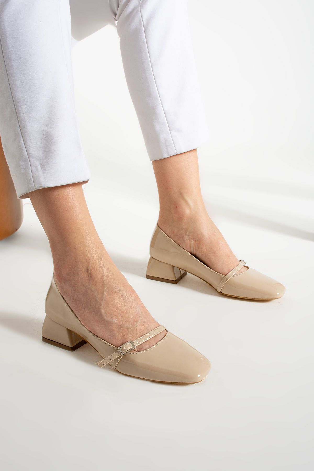 ayakkabıhavuzu Kadın Vizon Rugan Kare Burunlu Baretli Kısa Topuklu Ayakkabı (4cm)