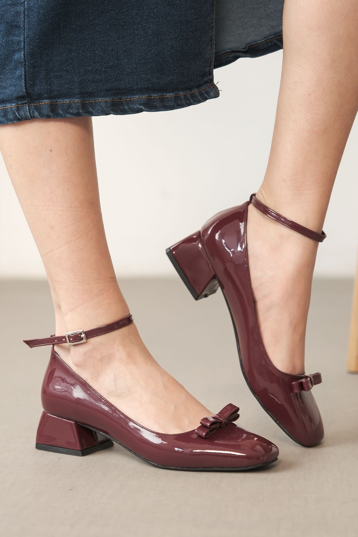 ayakkabıhavuzu Kadın Bordo Rugan Arkası Açık Kare Burunlu Baretli Kısa  Topuklu Ayakkabı (4cm)