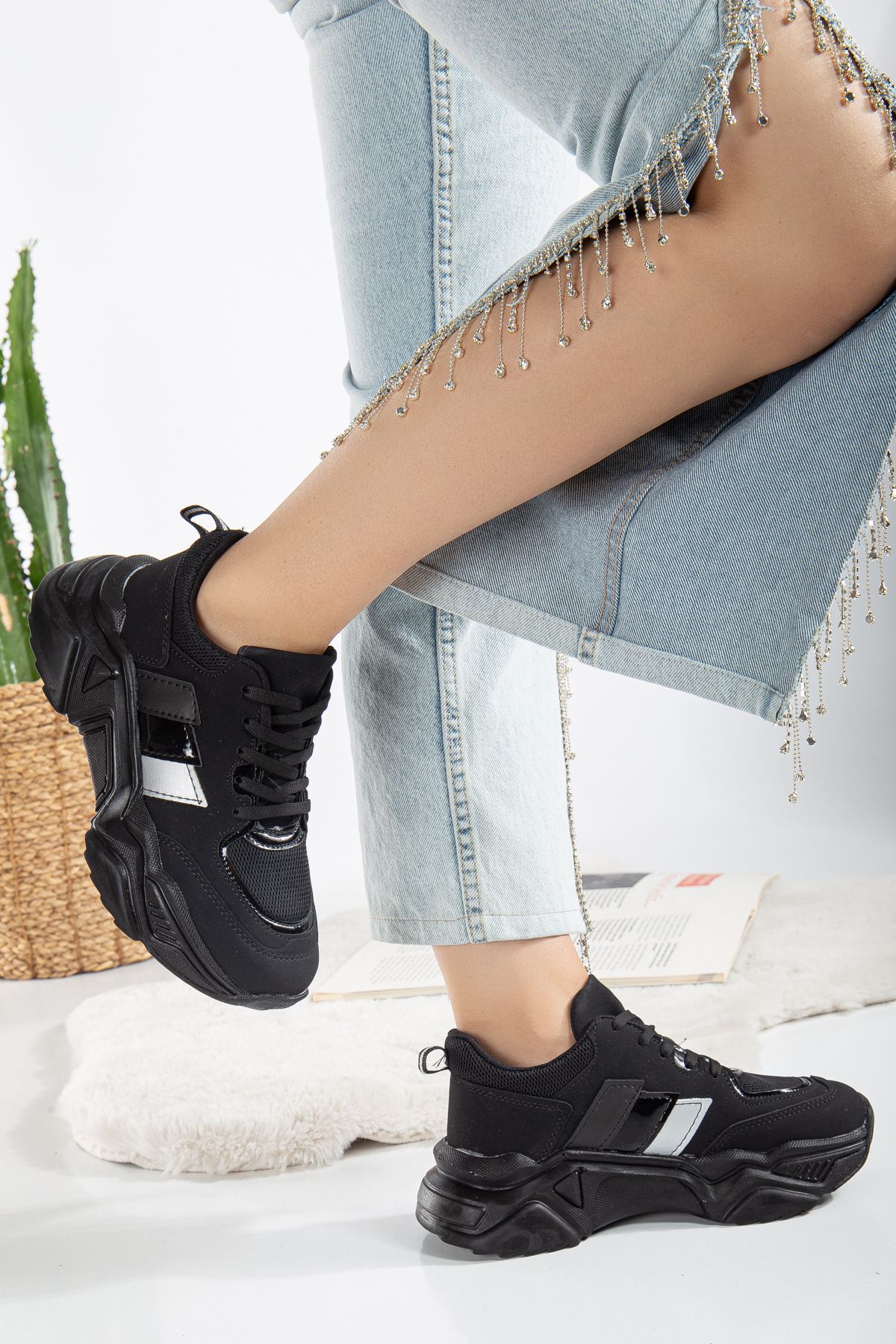 ayakkabıhavuzu Siyah Süet Sneaker
