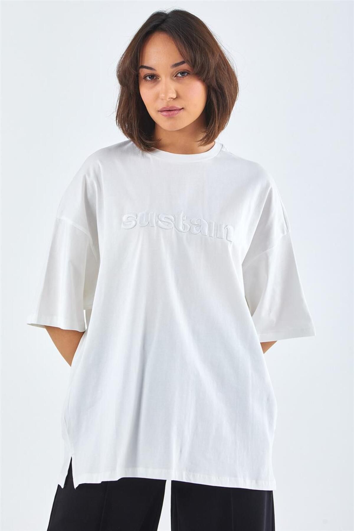 Loreen Yazı İşlemeli Ekru Oversize T-Shirt