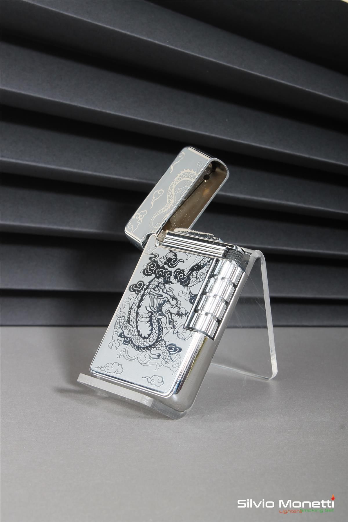 Silvio Monetti Gümüş Özel Tasarım Işlemeli Kapaklı Model Gazlı Çakmak 24csm813atr02